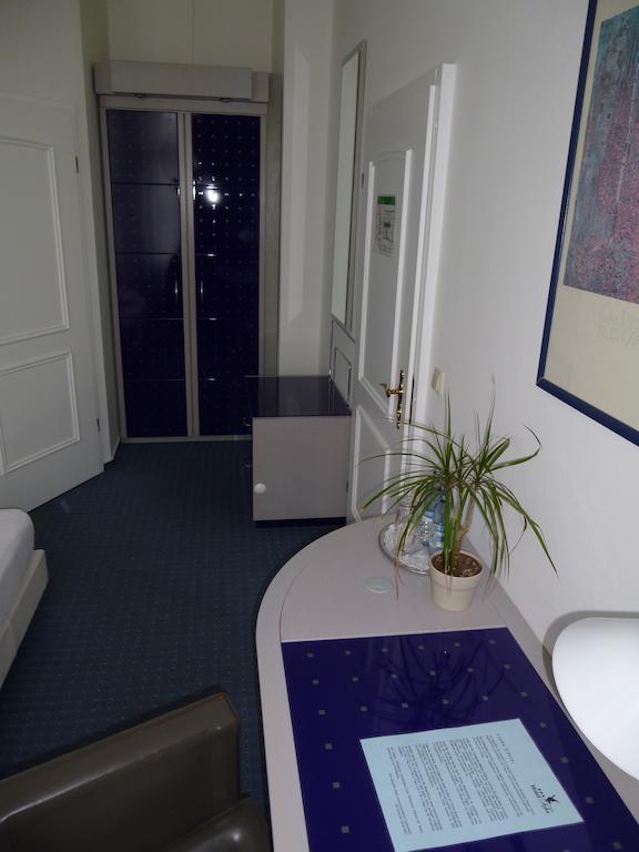 Hotel Adler Greifswald Room photo